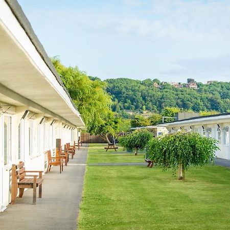 Sand Bay Holiday Village - Adults Only Уэстон-сьюпер-Мэр Экстерьер фото