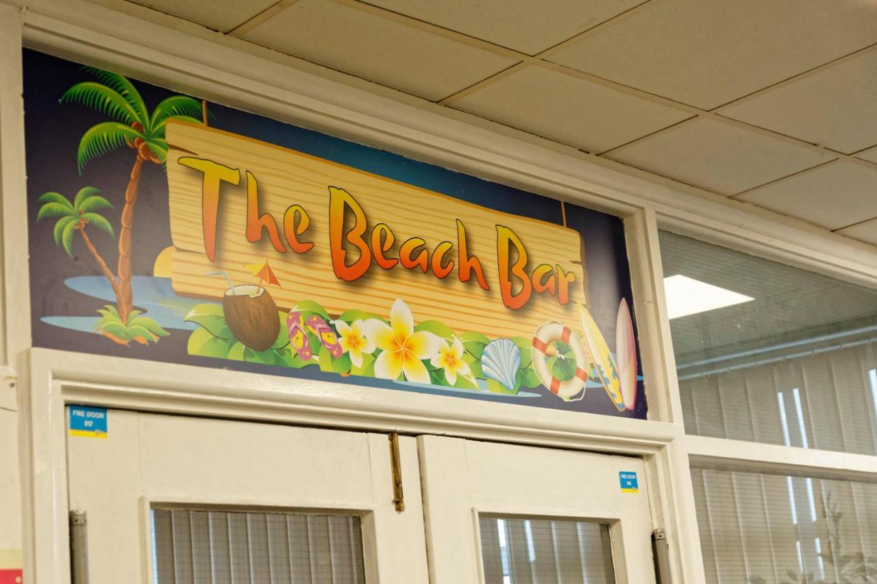Sand Bay Holiday Village - Adults Only Уэстон-сьюпер-Мэр Экстерьер фото