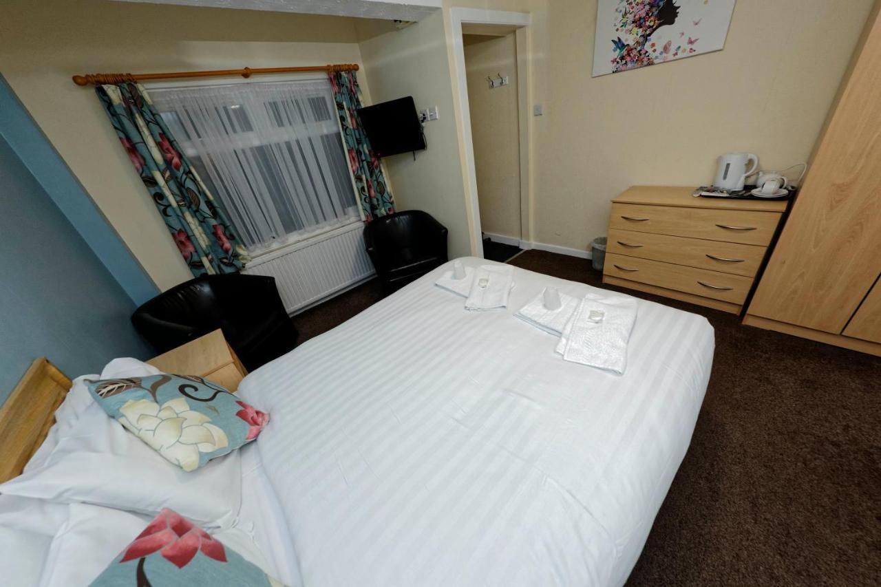 Sand Bay Holiday Village - Adults Only Уэстон-сьюпер-Мэр Экстерьер фото