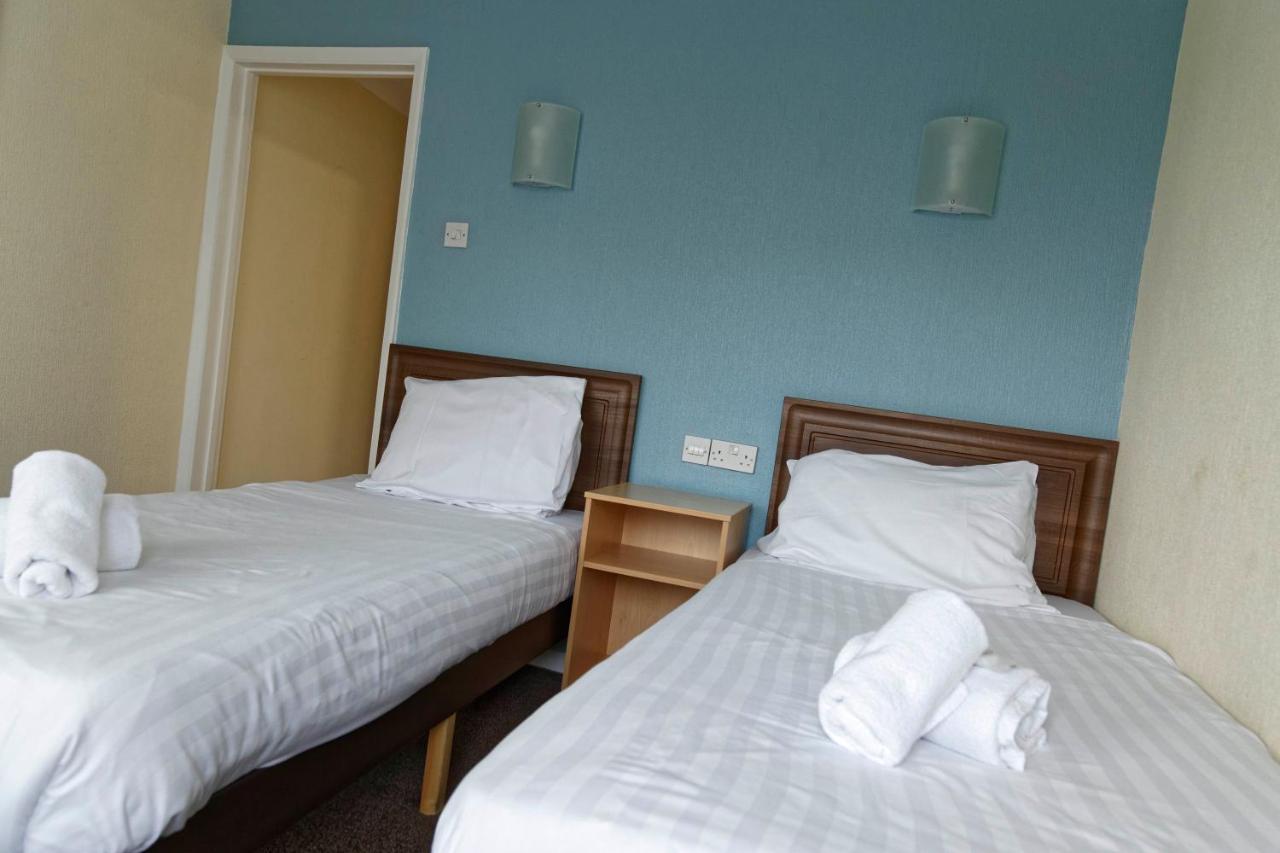 Sand Bay Holiday Village - Adults Only Уэстон-сьюпер-Мэр Экстерьер фото