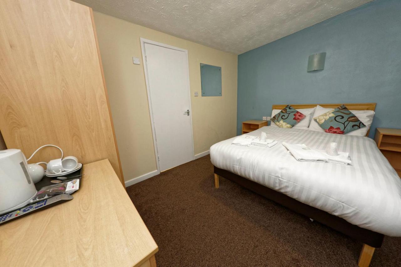 Sand Bay Holiday Village - Adults Only Уэстон-сьюпер-Мэр Экстерьер фото