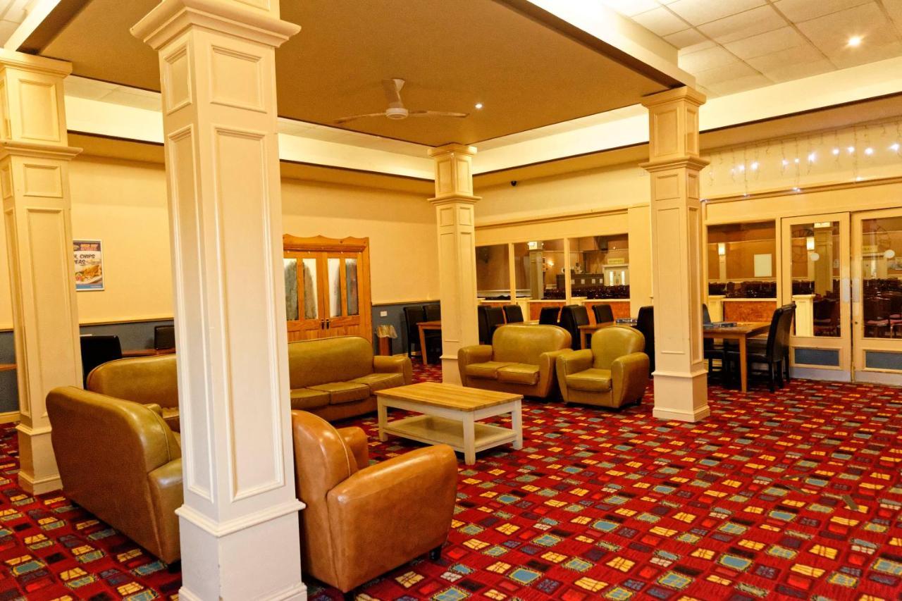 Sand Bay Holiday Village - Adults Only Уэстон-сьюпер-Мэр Экстерьер фото