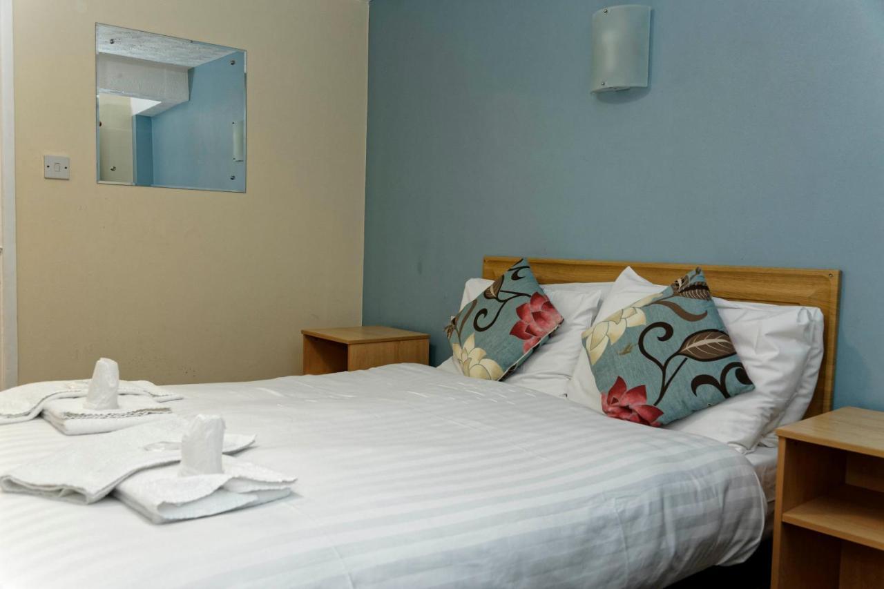 Sand Bay Holiday Village - Adults Only Уэстон-сьюпер-Мэр Экстерьер фото