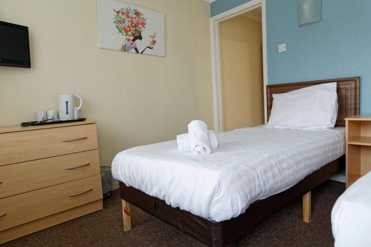 Sand Bay Holiday Village - Adults Only Уэстон-сьюпер-Мэр Экстерьер фото
