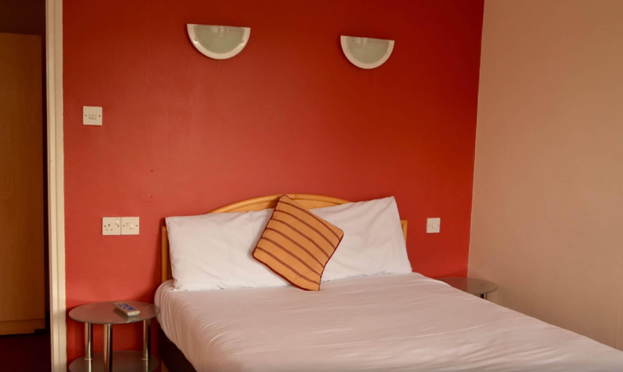 Sand Bay Holiday Village - Adults Only Уэстон-сьюпер-Мэр Экстерьер фото