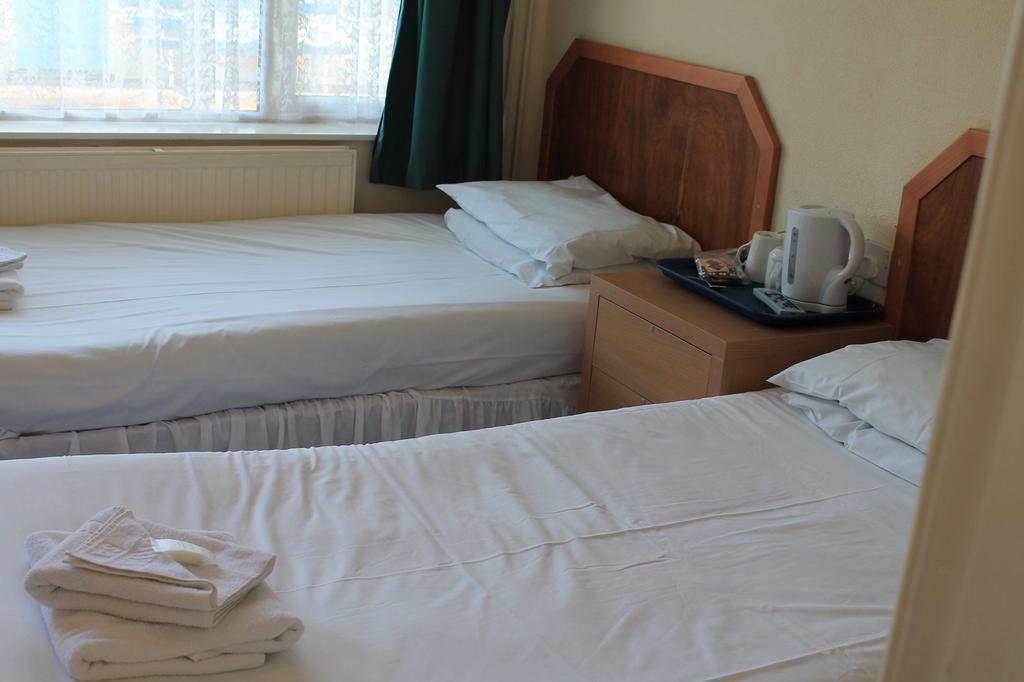 Sand Bay Holiday Village - Adults Only Уэстон-сьюпер-Мэр Экстерьер фото