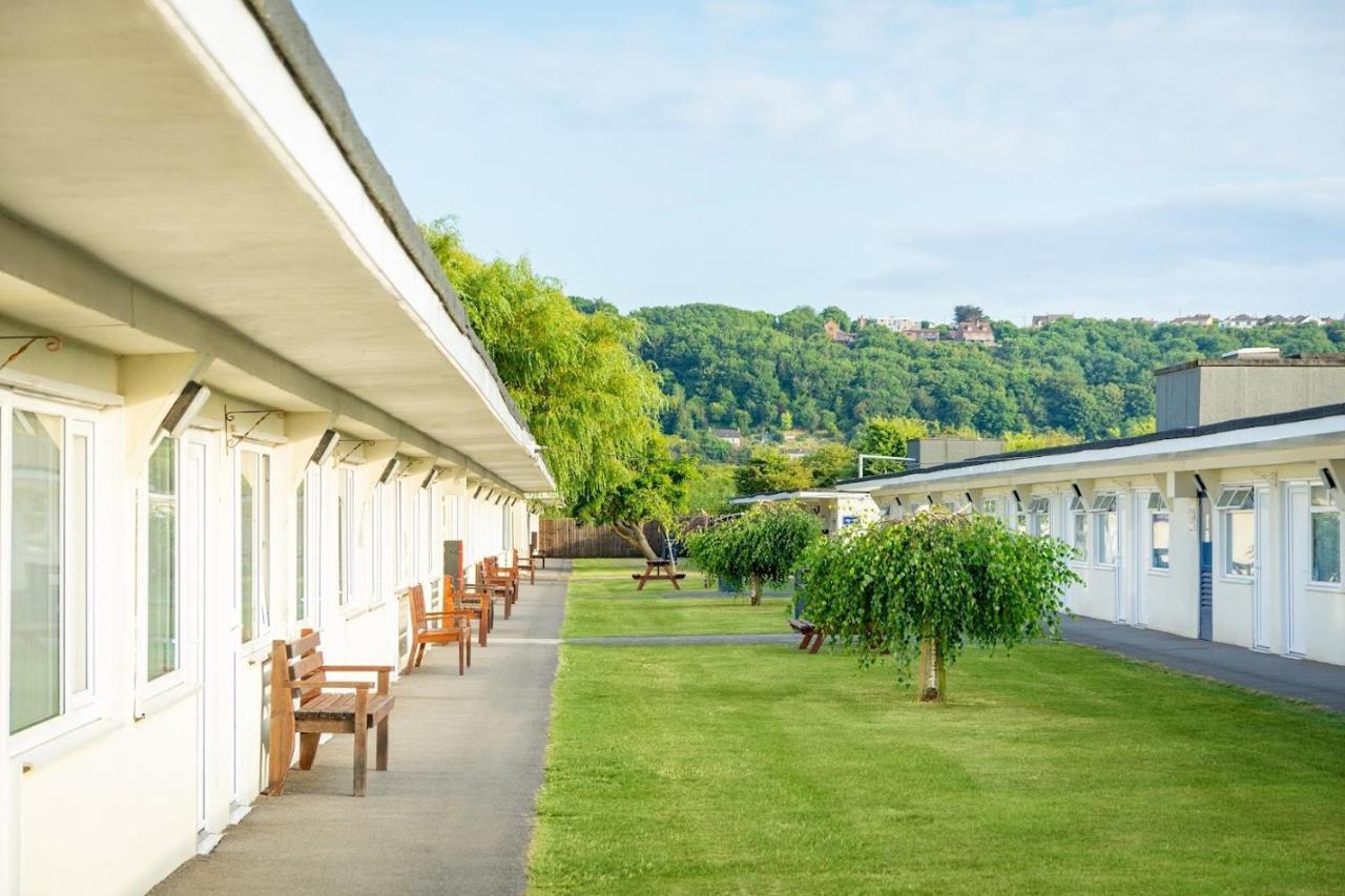 Sand Bay Holiday Village - Adults Only Уэстон-сьюпер-Мэр Экстерьер фото